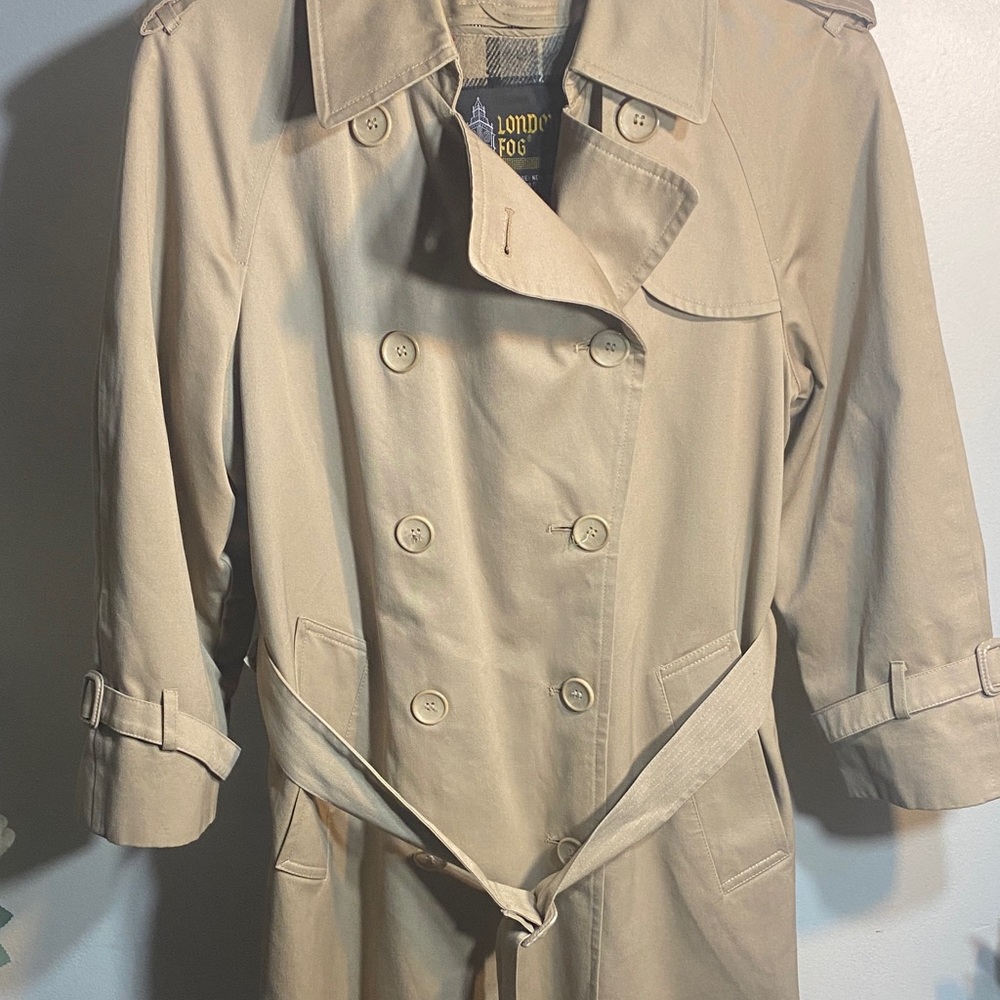 London Fog Classic Tan Trench Coat - Picture 2 of 7